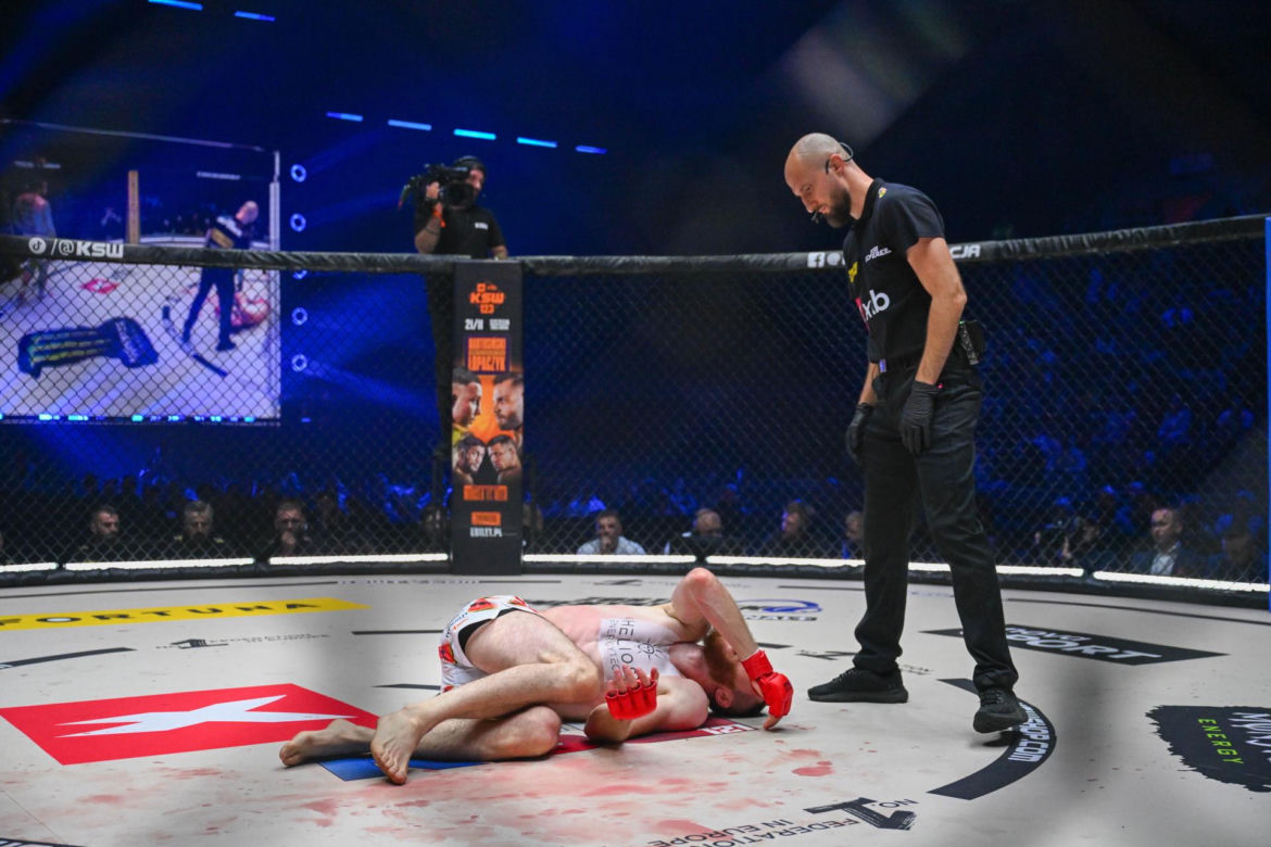 XTB KSW 121. Potężny cios w krocze, trybuny zamarły!
