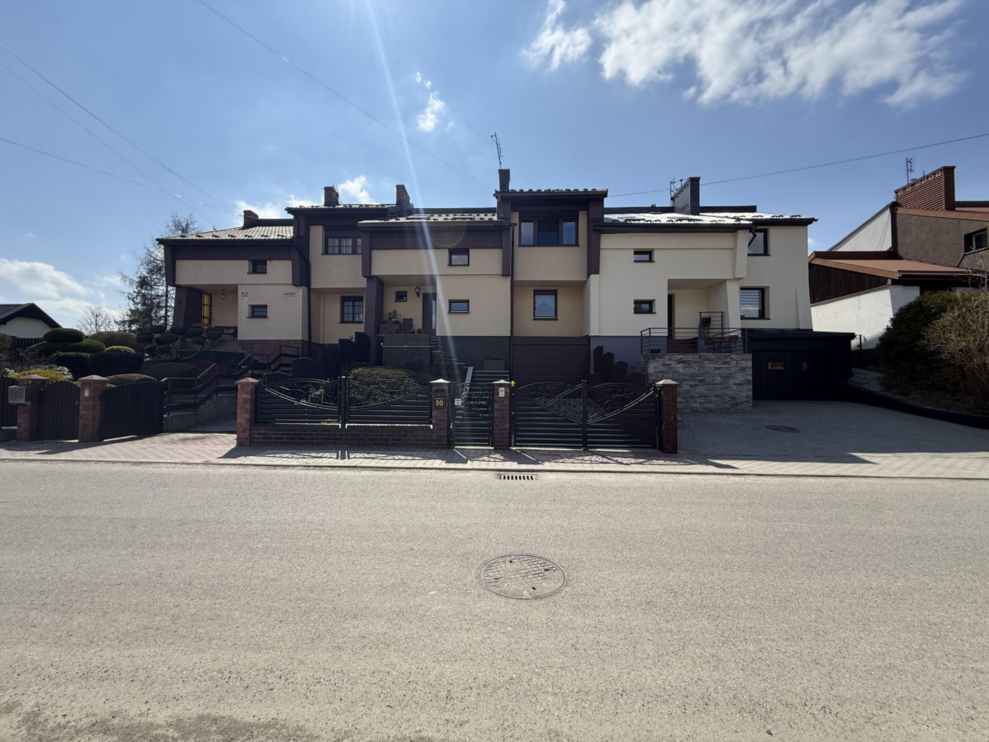 "Działy". Domy z lat 80. Limanowa