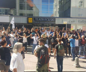 Milczący protest przed Teatrem Polskim