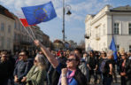 „Śmierdzi to ruską skarpetą!” Gorąco w Warszawie! Wielki protest na Krakowskim Przedmieściu