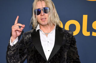 Internauci znów kpią z fryzury Skolima. Suszarki na basenie były zajęte?