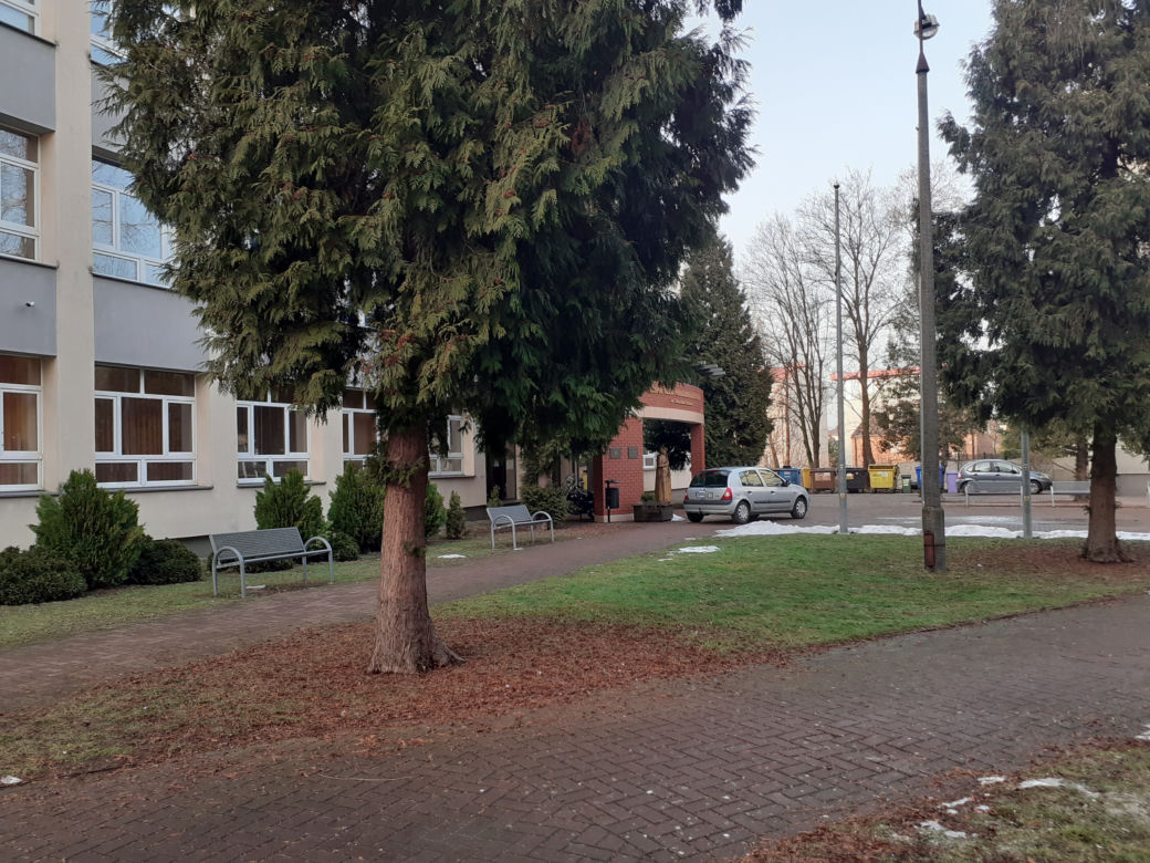 Siedleckie szkoły przy ul. Konarskiego i Prusa i ich okolica w lutym 2021 roku