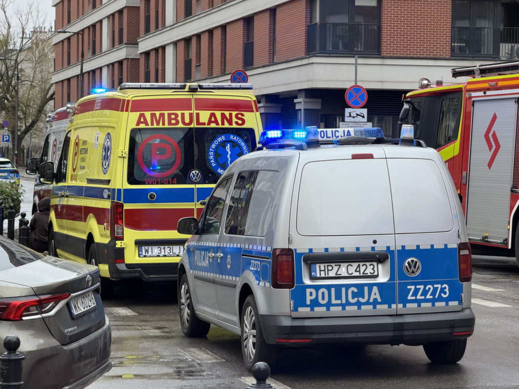 Atak z nożem przed szkołą policealną w Warszawie na ul.Mińskiej