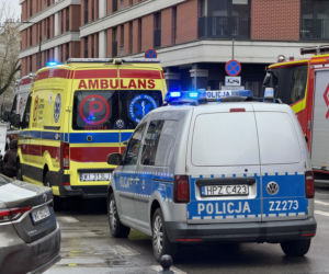 Atak z nożem przed szkołą policealną w Warszawie na ul.Mińskiej