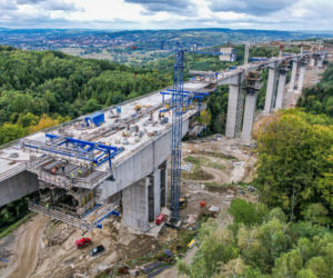 Budują estakadę wysoką jak wieżowiec. Pobiegnie nią strategiczna ekspresówka