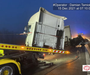Dwie ciężarówki zderzyły się we mgle na autostradzie A1. Droga zablokowana