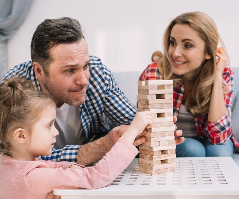 Nauka logicznego myślenia poprzez zabawę. Wspólne gotowanie i domowe obowiązki to najlepszy trening