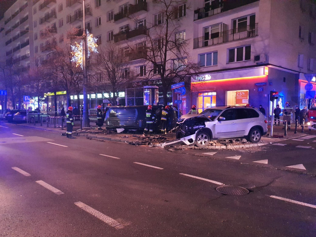 Zderzenie BMW z taksówką na Marszałkowskiej