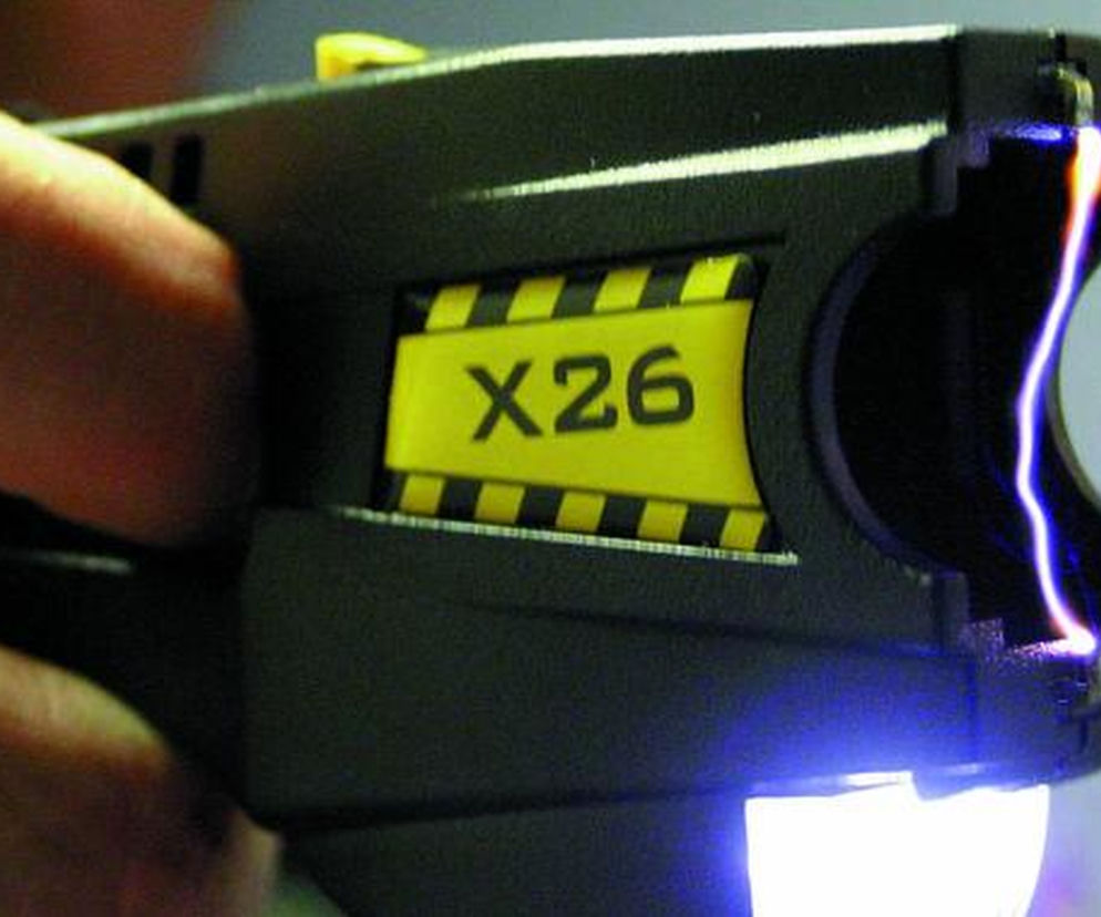 18-latek był bezpodstawnie rażony paralizatorem