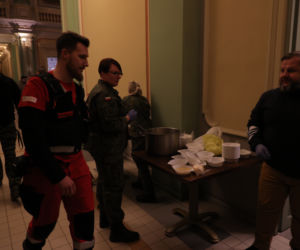 Pierwsza fala uchodźców na dworcu w Przemyślu