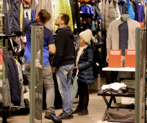 KACZYŃSKA WZIĘŁA CÓRKĘ DO KOŚCIOŁA, DUBIENIECKI DO CENTRUM HANDLOWEGO.