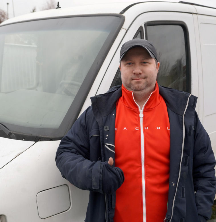 Pan Szymon zgłosił kradzież 30-letniego fiata. Chwilę później policjant namierzył złodzieja