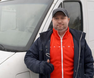 Pan Szymon zgłosił kradzież 30-letniego fiata. Chwilę później policjant namierzył złodzieja