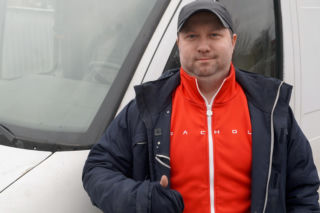 Pan Szymon zgłosił kradzież 30-letniego fiata. Chwilę później policjant namierzył złodzieja