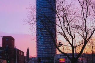 Sky Tower o wschodzie słońca [ZDJĘCIE DNIA]