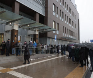 Gigantyczna kolejka do szczepień w szpitalu Południowym