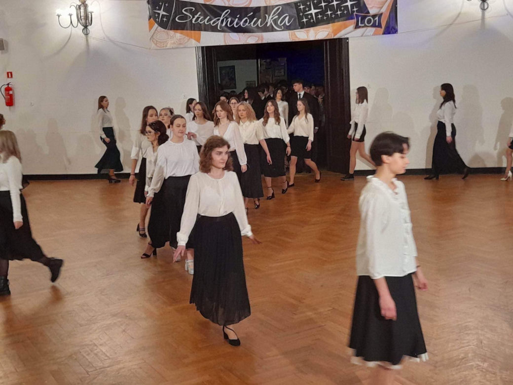 Studniówka I Liceum Ogólnokształcącego im. Adama Mickiewicza w Olsztynie [ZDJĘCIA]