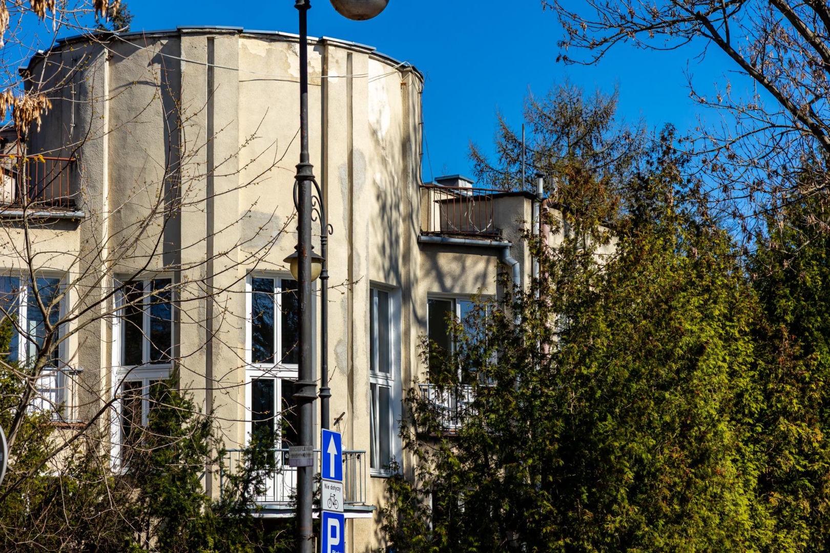 Dom przy Obrońców 25 na Saskiej Kępie