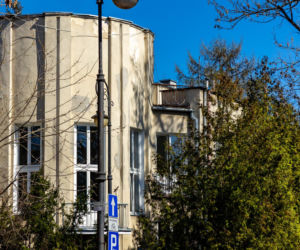 Dom przy Obrońców 25 na Saskiej Kępie