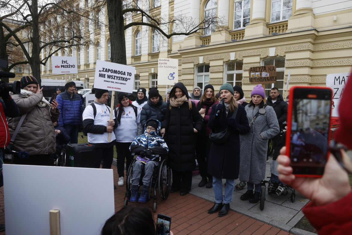 Protest osób z niepełnosprawnościami pod Kancelarią Premiera