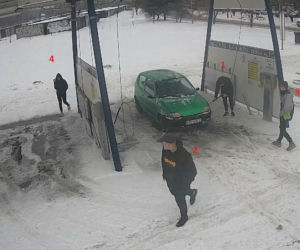 Katowice. Policja szuka mężczyzny, który zniszczył myjnię