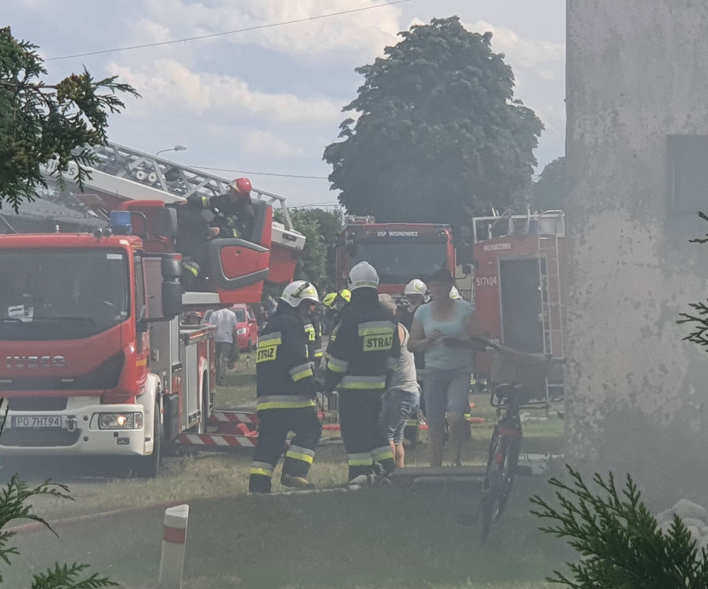 Nowy Tomyśl: WIELKI pożar domu. 15 zastępów walczyło z ogniem! Są ranni! 