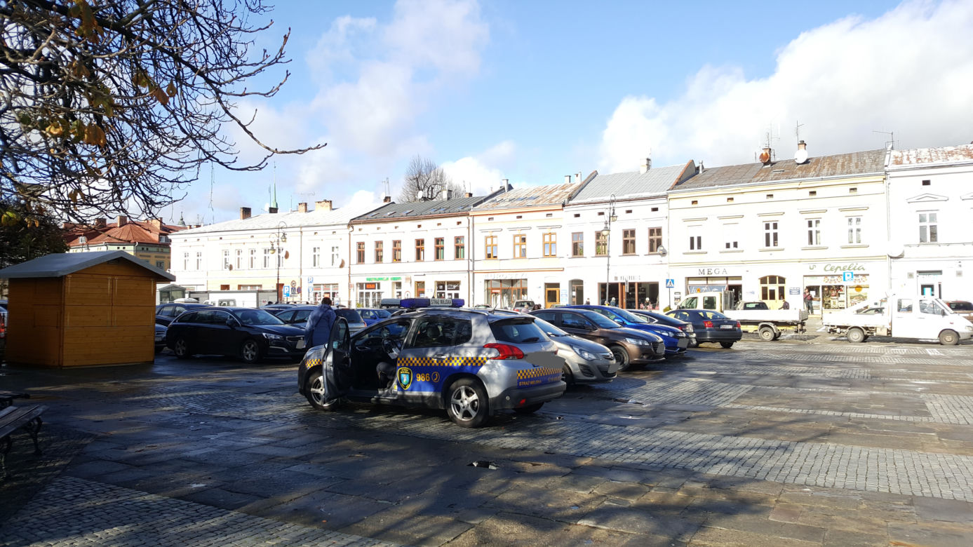 Zakaz parkowania i groźba odholowania pojazdów