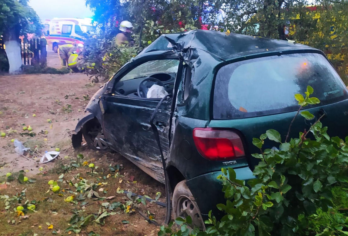Karol zginął w wypadku, a jego kolega przeżył, bo wypadł z samochodu