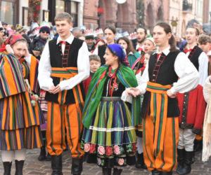 Orszak Trzech Króli 2026 w Toruniu. Zdjęcia z samego serca starówki