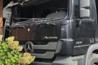 Koszmarny wypadek w Krakowie. Ciężarówka z impetem uderzyła w blok