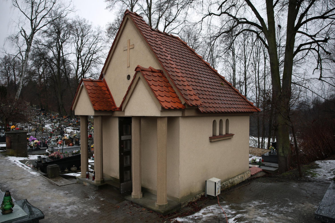 Tak wygląda grób ks. Isakowicza-Zaleskiego rok po jego śmierci