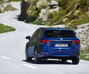 Toyota Avensis Touring Sports lifting 2015