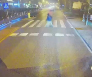 Pirat w Fordzie omal nie staranował pieszego na pasach