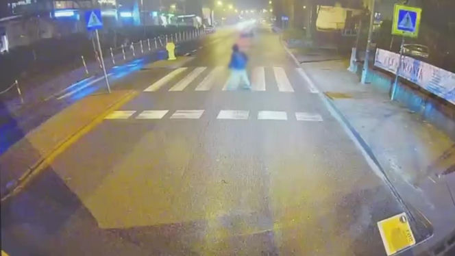 Pirat w Fordzie omal nie staranował pieszego na pasach