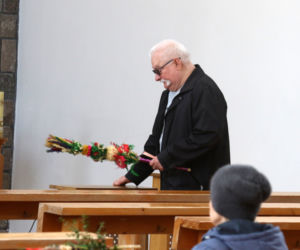 Wałęsa nie uwzględnia drożyzny bo nadal daje ubogim 10 zł 