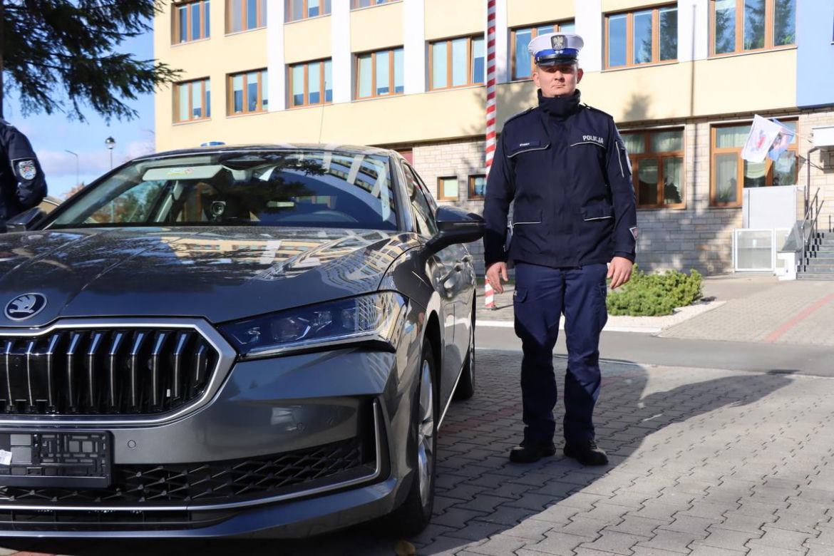 Nowe nieoznakowane radiowozy policji
