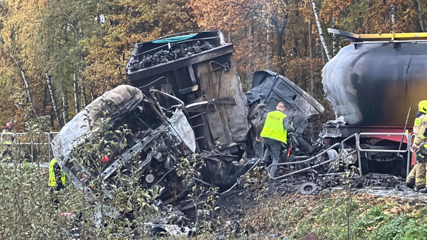 Horror pod Grójcem. Ciężarówki stanęły w ogniu, kierowcy spłonęli żywcem