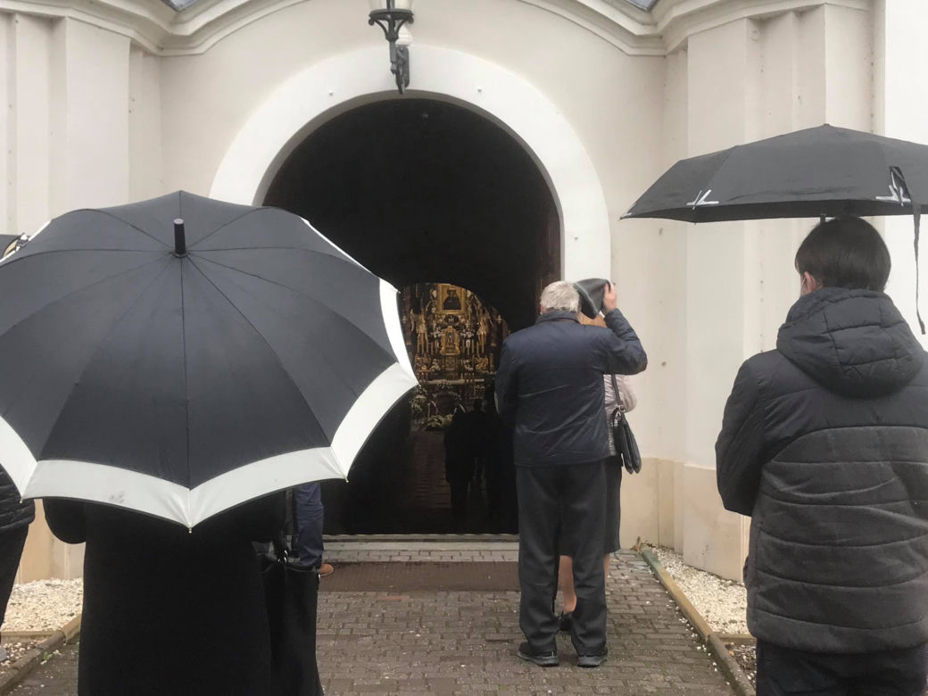 Ciężarna Gosia i 3-letnia Laura zginęły w wypadku. Trwa pogrzeb