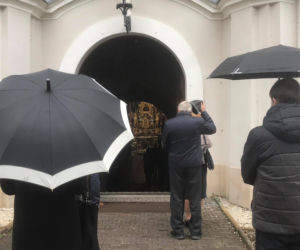 Ciężarna Gosia i 3-letnia Laura zginęły w wypadku. Trwa pogrzeb