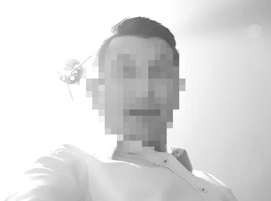 Skatowali Leszka na polnej drodze i odwieźli do domu