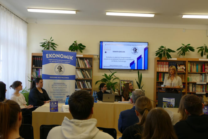 Debata szkolna w ramach programu Złote Szkoły NBP w Ekonomiku