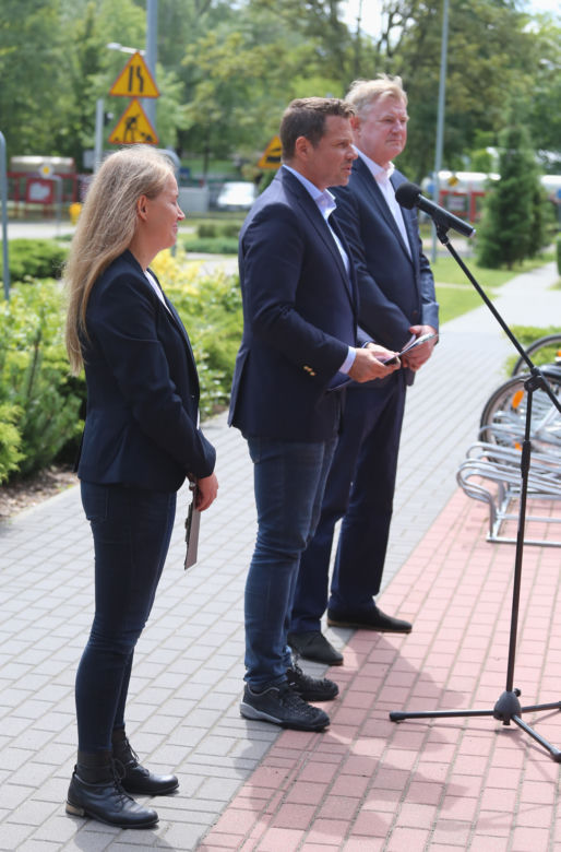 Nowa komendant straży miejskiej wywalczyła podwyżki! Trzaskowski sypnął groszem