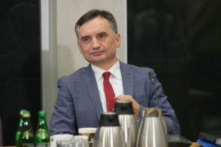 Zbigniew Ziobro dostał azyl na Węgrzech. Zapowiada walkę z rządem i mówi o szajce kryminalistów
