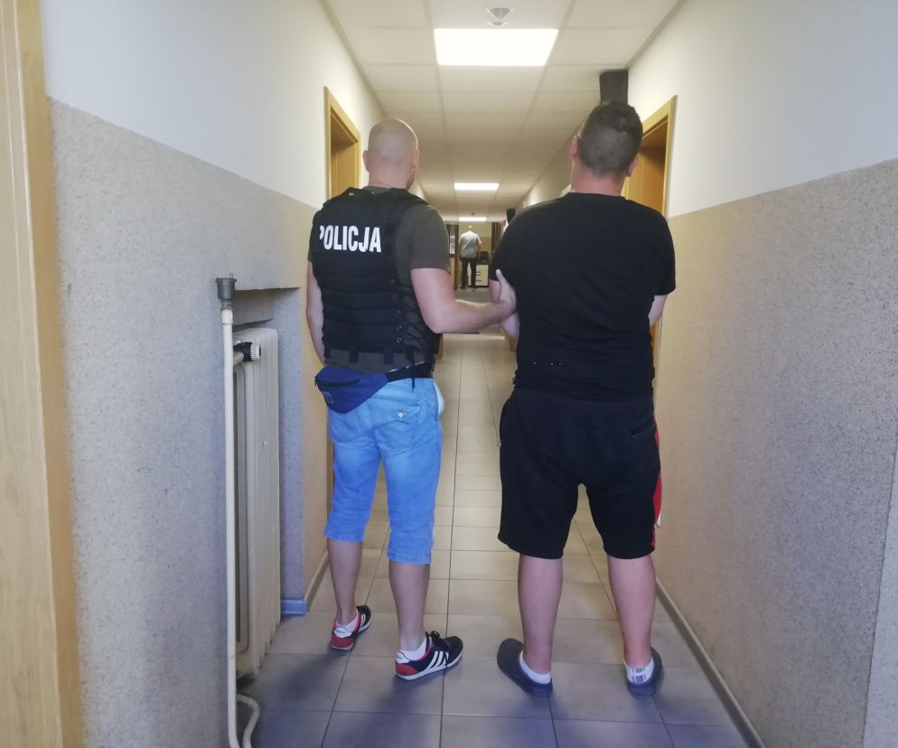 Aleksandrów Łódzki. Napadli na 18-latka i BILI METALOWĄ RURĄ, żeby oddał telefon
