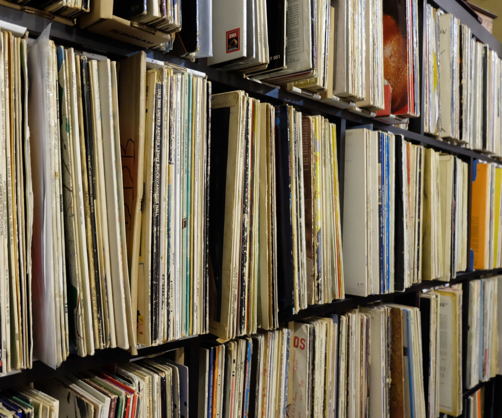 Płyty CD odchodzą do lamusa. Teraz popularne są czarne krążki [GALERIA]