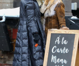 76-letnia Goldie Hawn bryluje na luksusowych wakacjach w Aspen. Zobacz, jak zmieniła się aktorka!