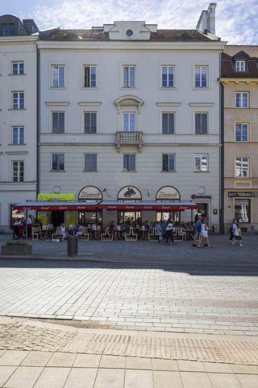 Warszawa dawniej i dziś. Krakowskie Przedmieście 55. Przed wojną ten gmach zachwycał przepychem, dziś jest tylko cieniem dawnej chwały