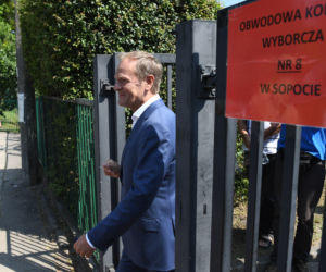 Wybory 2020 Donald Tusk zagłosował z żoną i córką
