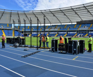 Tysiące ludzi szuka swojego szczęścia na stadionie. Kongres Świadków Jehowy przyciągnął tłumy