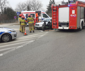Zderzenie auta osobowego ze skuterem u zbiegu Targowej z Iłżecką